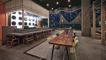 2 restaurants; breakfast, lunch, and dinner served