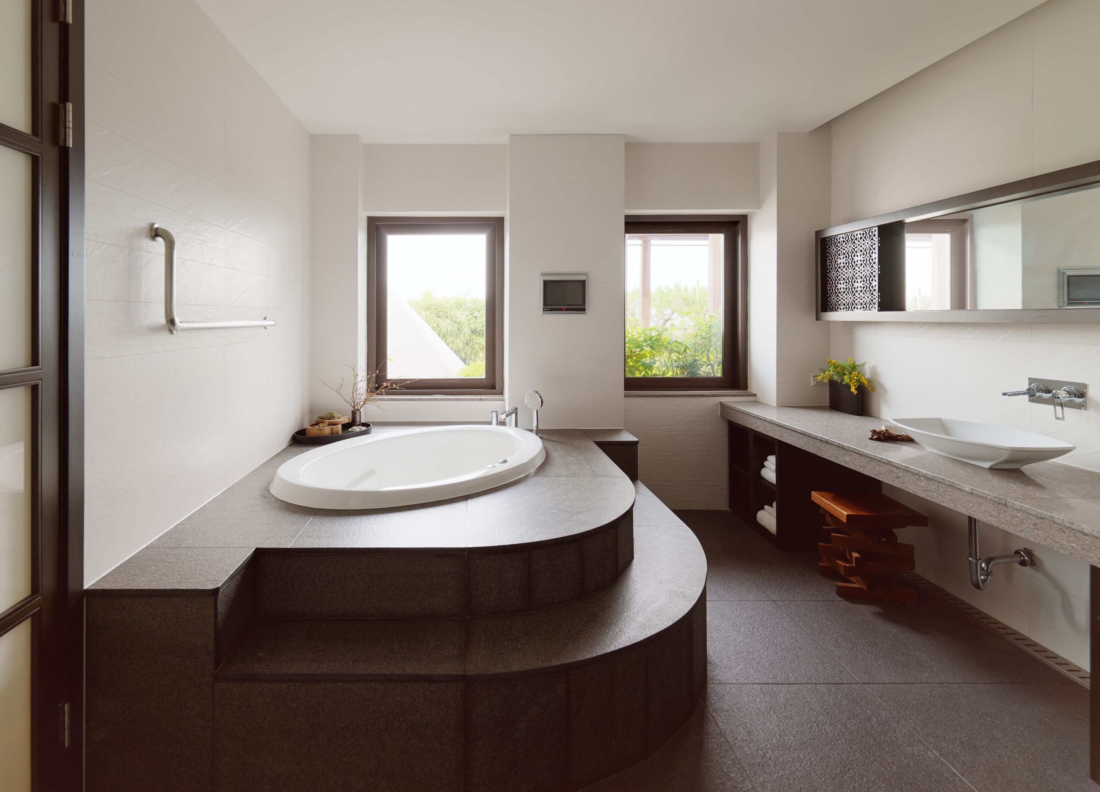 Phòng tắm | Máy sấy tóc, khăn tắm, dầu gội, giấy vệ sinh 