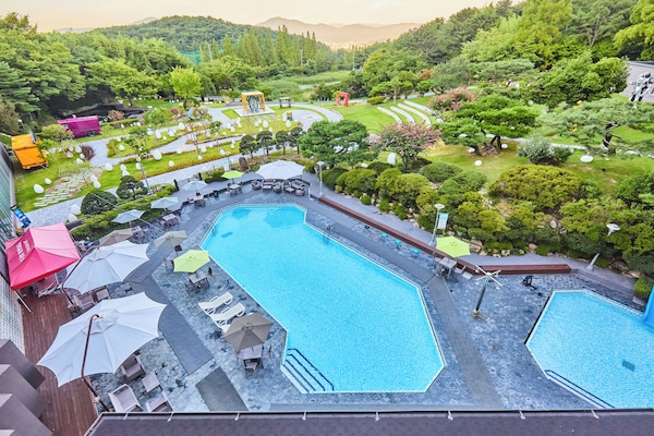 Seasonal outdoor pool, open 11:00 AM to 5:00 PM, pool umbrellas