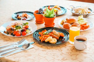 Café da manhã com buffet todos os dias mediante uma taxa