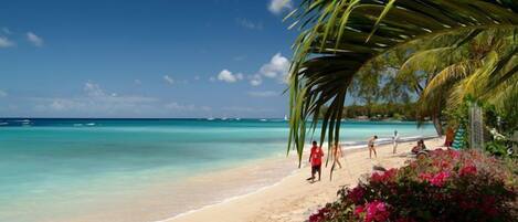 En la playa, toallas de playa