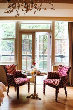 Chambre Deluxe, 1 très grand lit (Spa, Pool, Gym - Woman Only) | Draps italiens de Frette, literie de qualité, couette en duvet