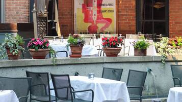 Frokost, lunsj og middag serveres