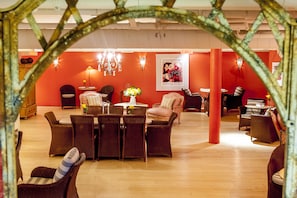 Sauna, Whirlpool, Dampfbad, Körperbehandlungen, Aromatherapie
