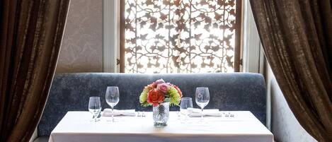 Déjeuner, dßner et souper servis sur place