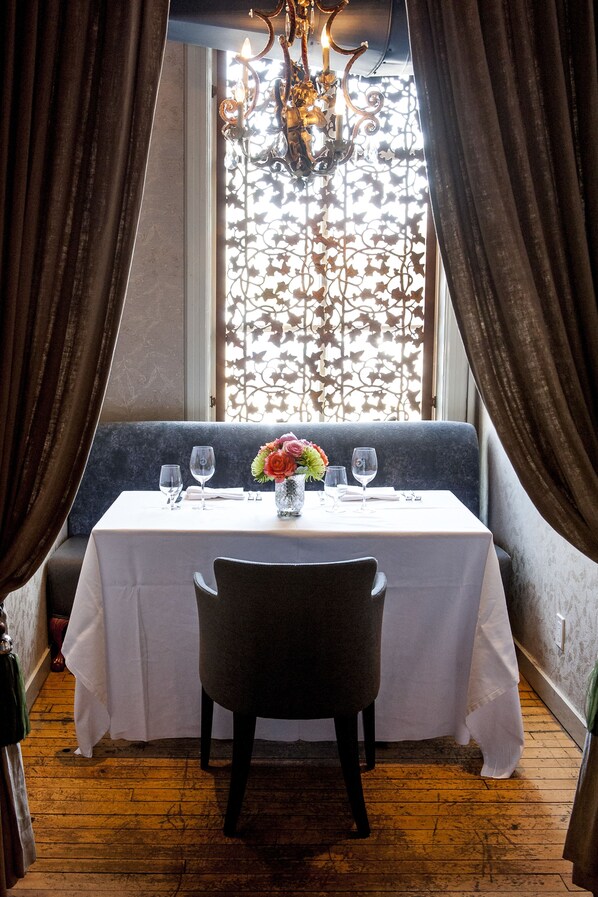 Breakfast, lunch and dinner served