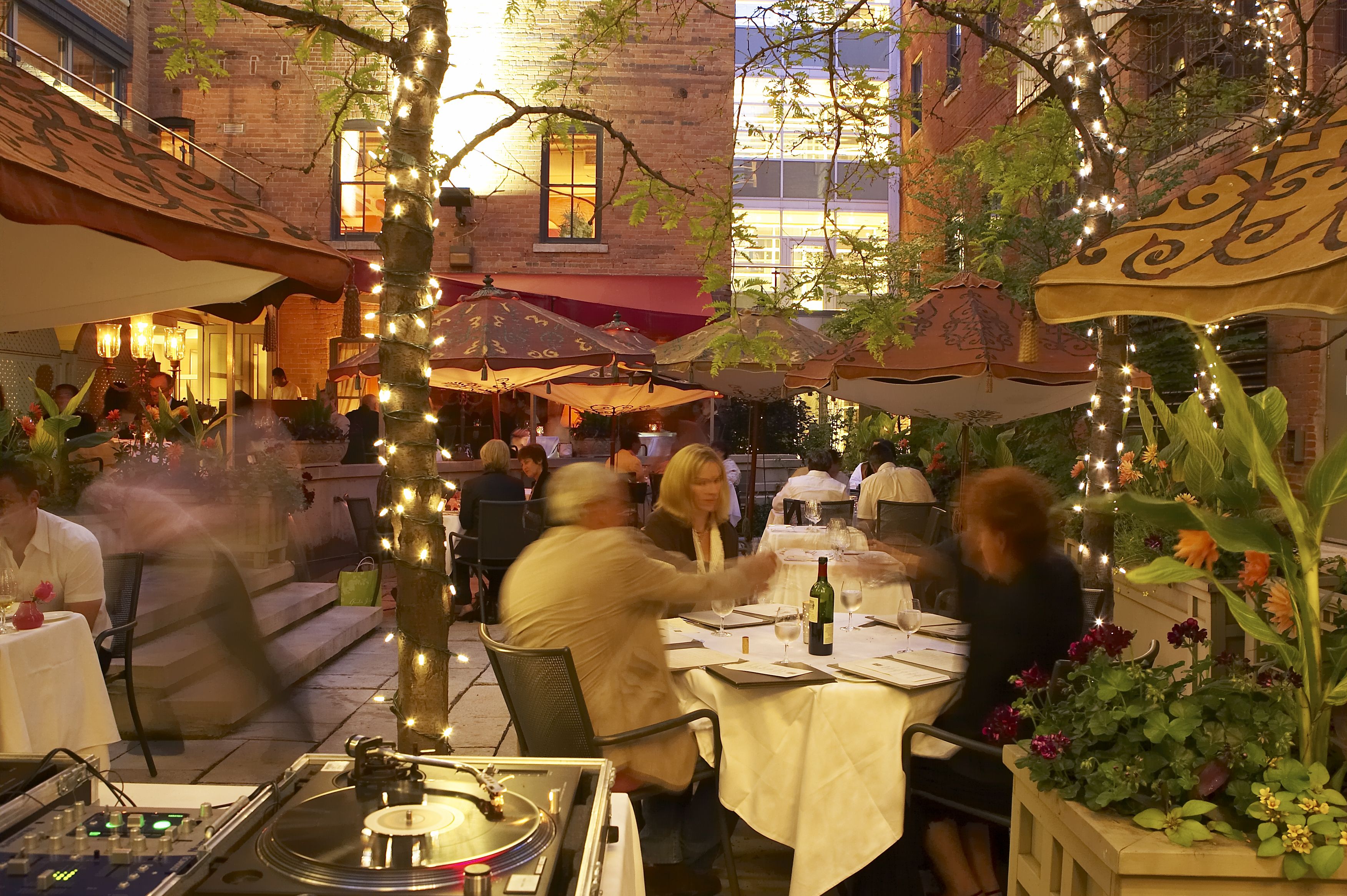 breakfast, lunch and dinner served