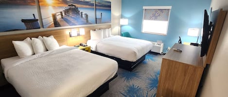 Standardzimmer, 2 Queen-Betten | Schreibtisch, laptopgeeigneter Arbeitsplatz, Bügeleisen/Bügelbrett