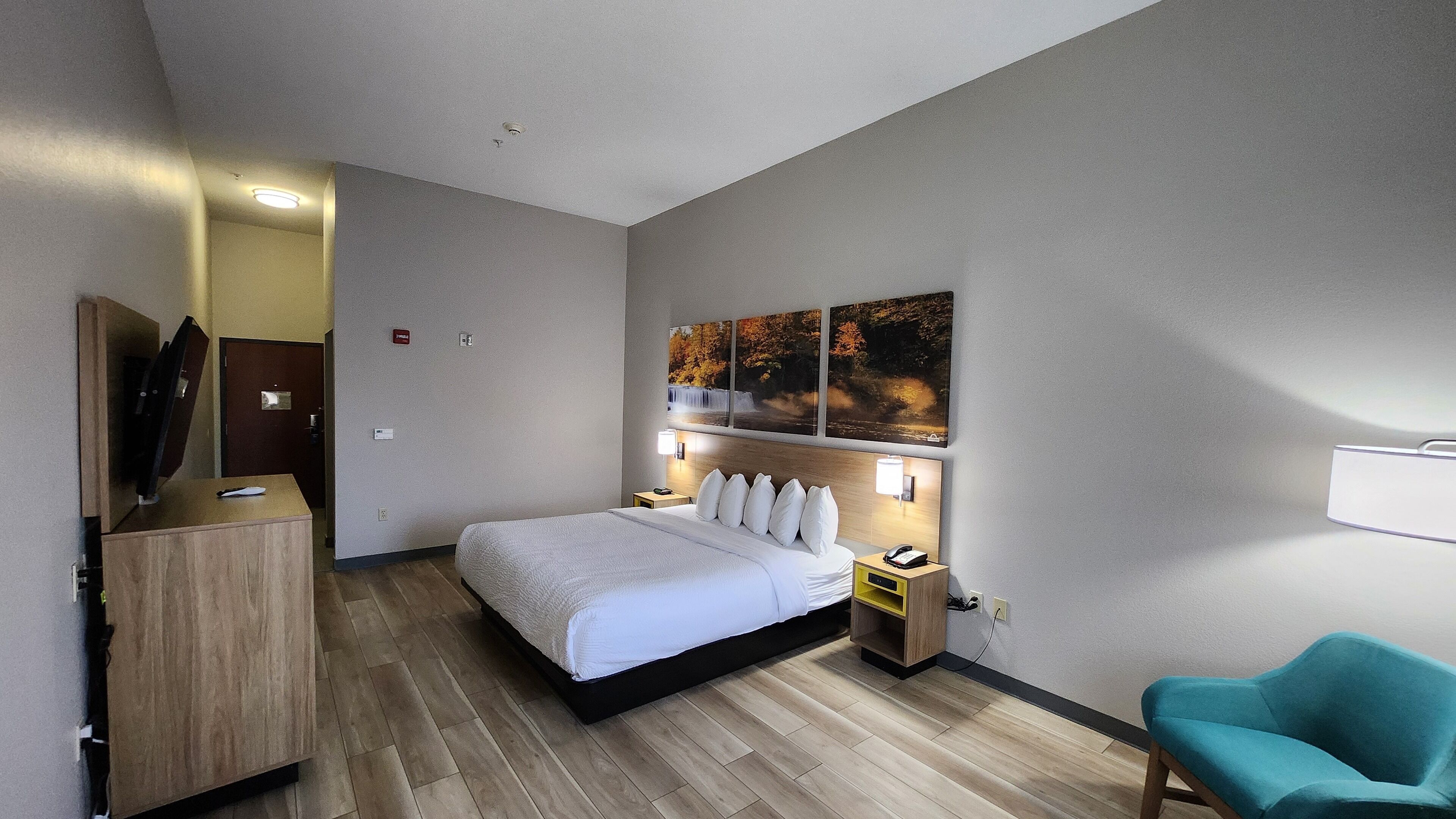 room, 1 king bed, accessible | desk, laptop workspace, iron/ironing board, free cots/infant beds