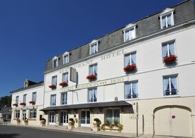 Un hotel con un cartel que indica 'HOTEL BEAUDON 1830' y un restaurante en la parte inferior.