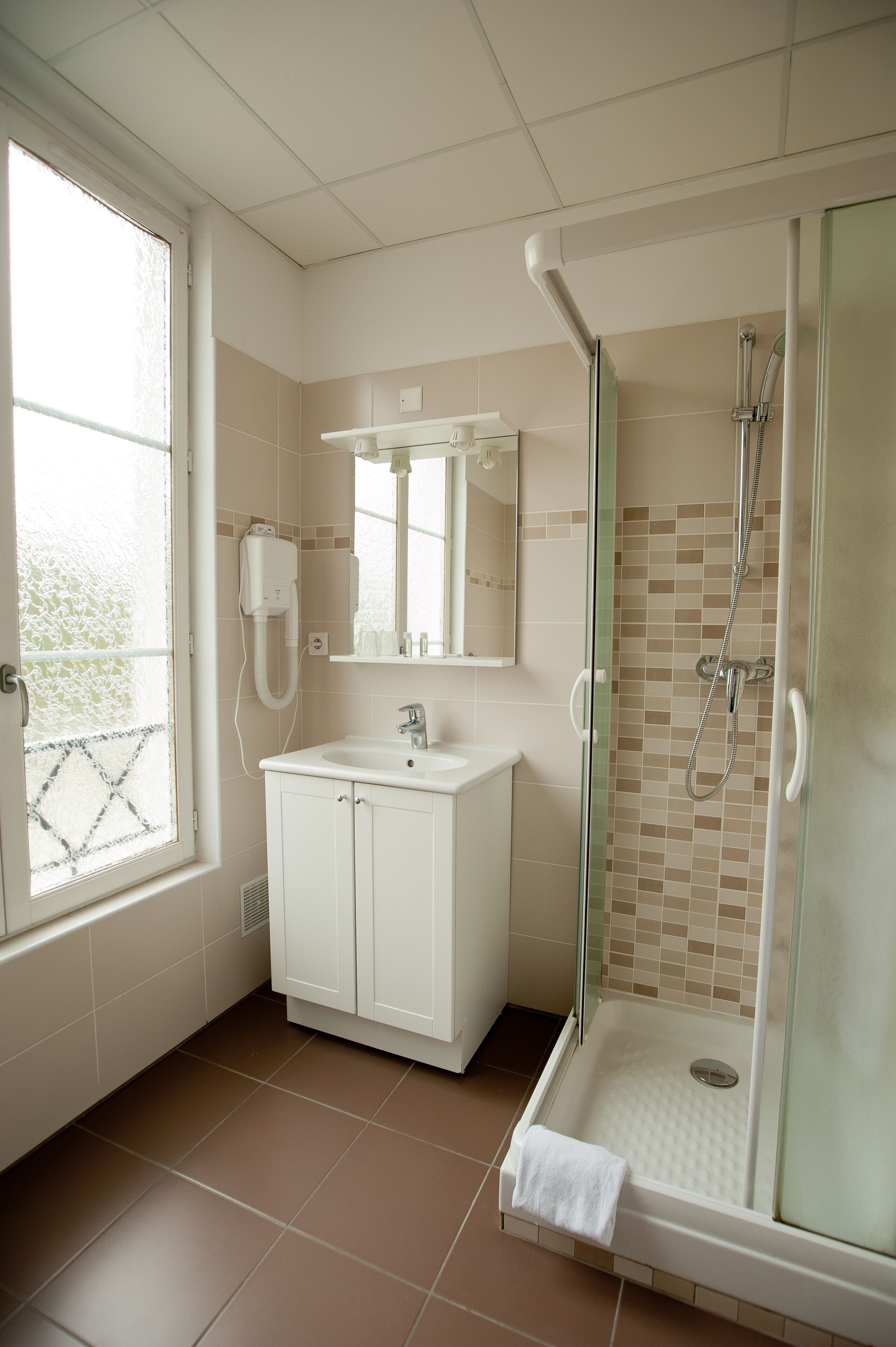 double room, 1 queen bed | bathroom | hair dryer, towels