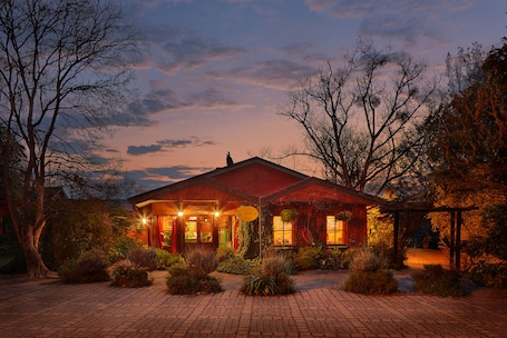 Exterior. The Foresters Arms