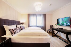 1 bedroom, in-room safe, desk, laptop workspace