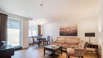 Apartment with 2 bedrooms & street | 1 bedroom, in-room safe, desk, laptop workspace