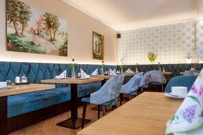 Buffet déjeuner gratuit tous les jours