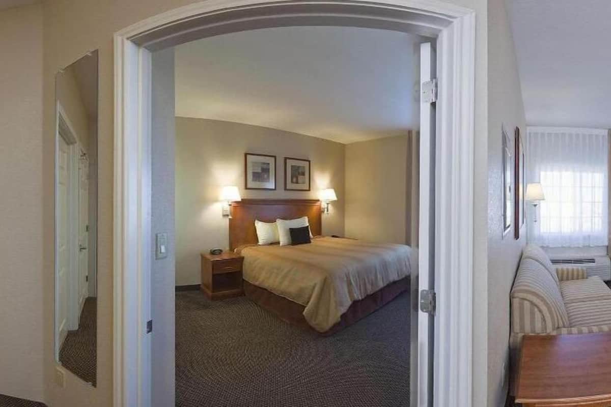 in-room safe, free wifi, bed sheets