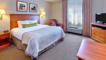 Studio Suite, 1 Tempat Tidur Queen | Brankas, Wi-Fi gratis, dan seprai linen