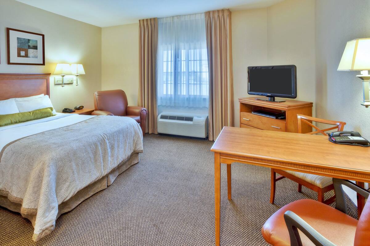 In-room safe, free WiFi, bed sheets