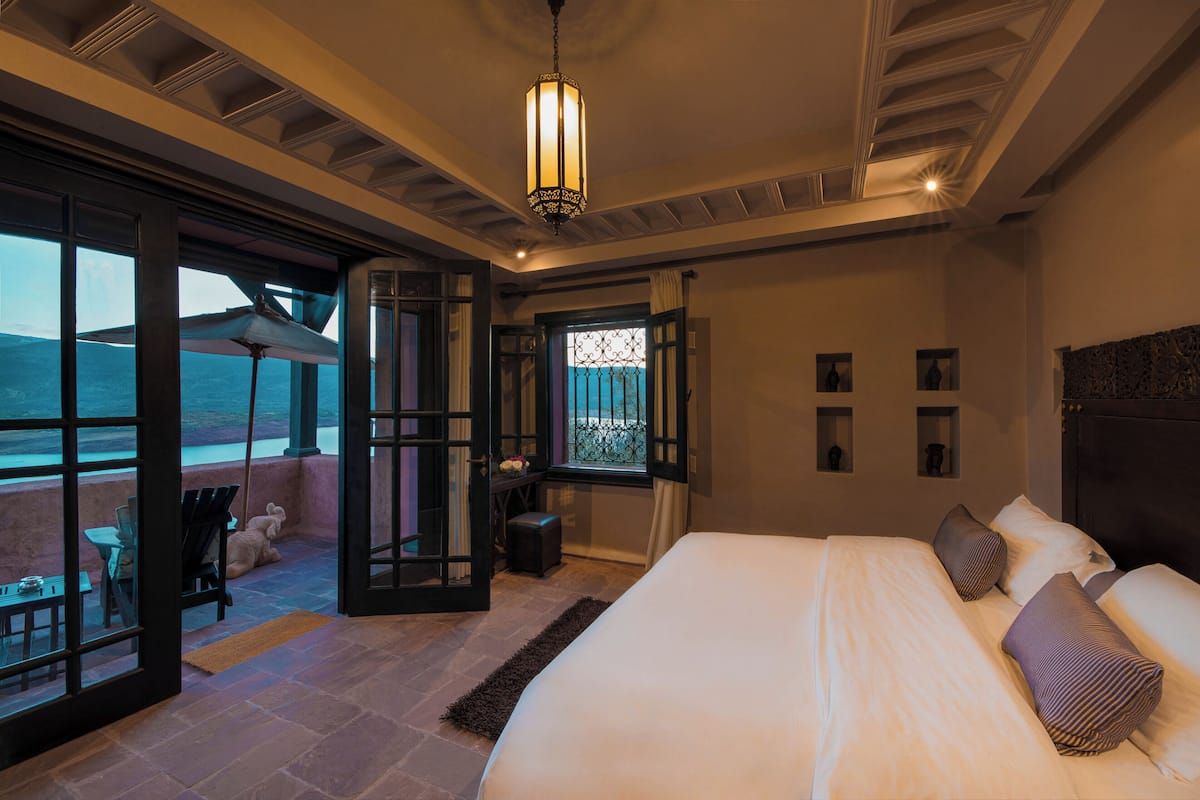Suite, 1 King Bed, Lake View (Ambassador)