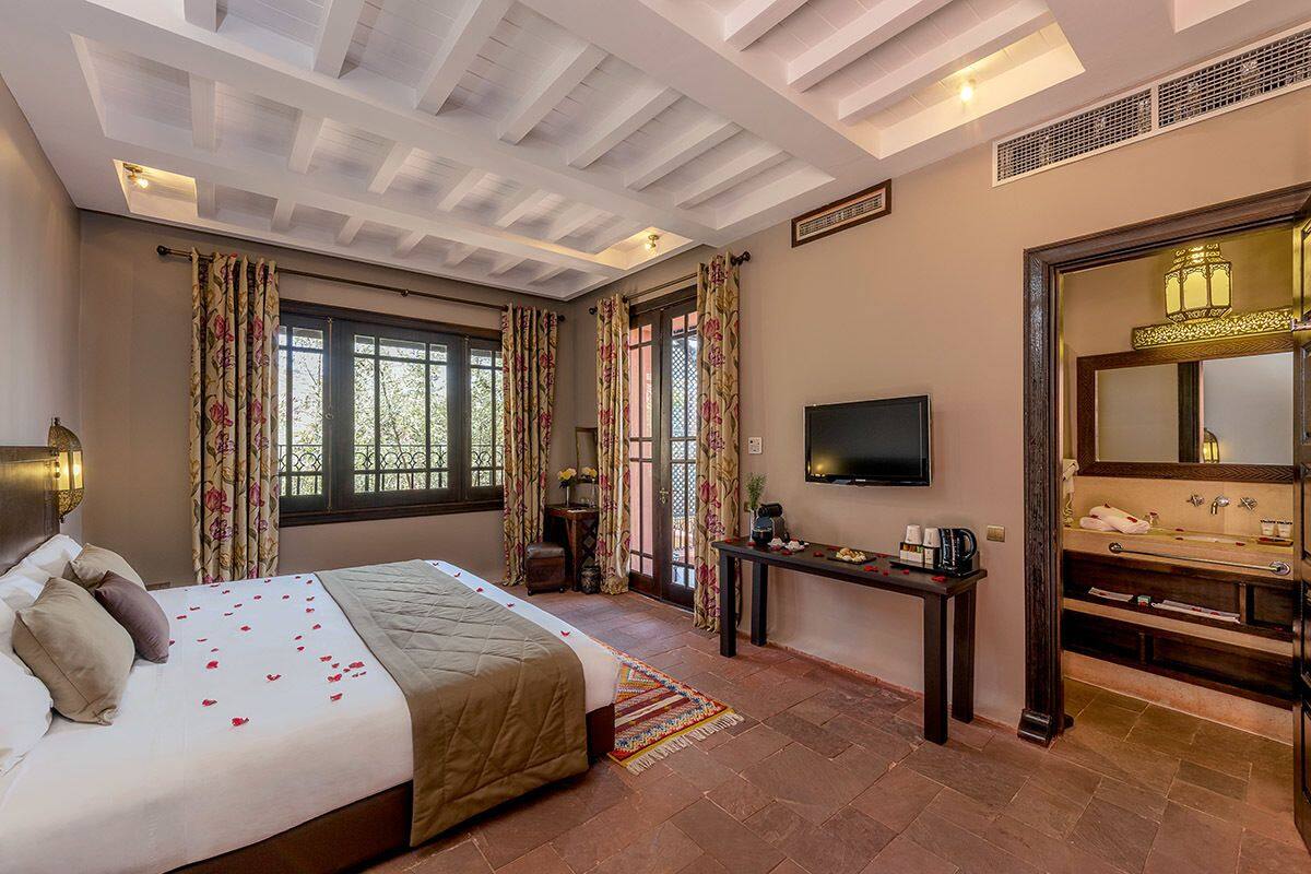 Ropa de cama de alta calidad y minibar 