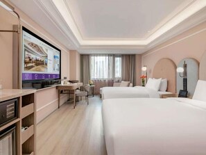 Desk, blackout curtains, iron/ironing board, free wired Internet - Motel 168 Beijing An Zhen Qiao Inn (Beijing)