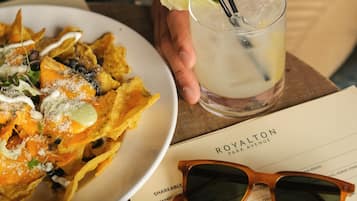 Der serveres morgenmad, frokost, aftensmad og franske retter