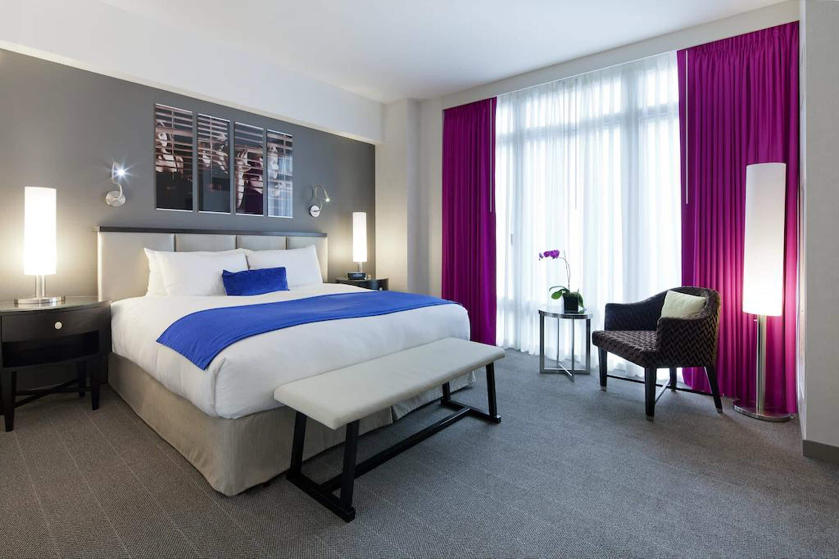 Ropa de cama de alta calidad y minibar 