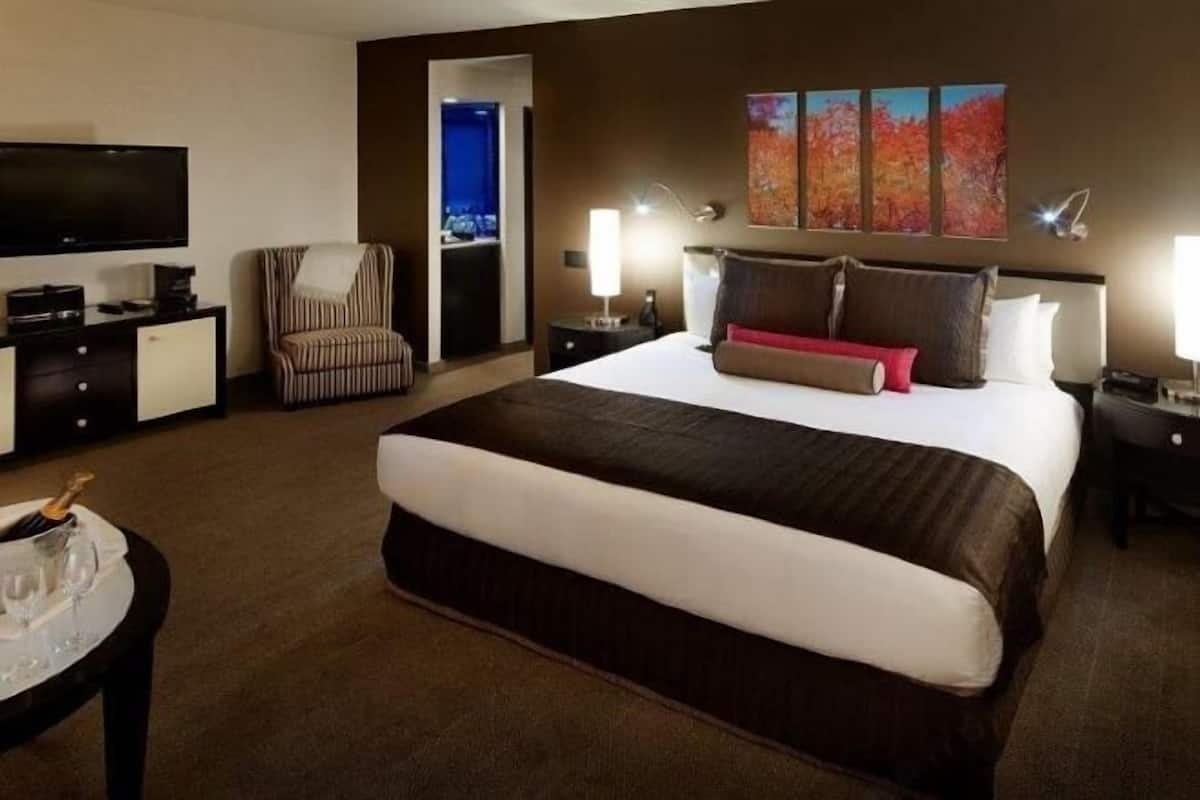 Premium bedding, minibar, in-room safe, desk