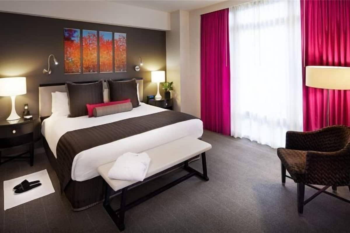 Premium bedding, minibar, in-room safe, desk