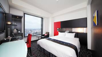 Premium bedding, in-room safe, blackout curtains, soundproofing