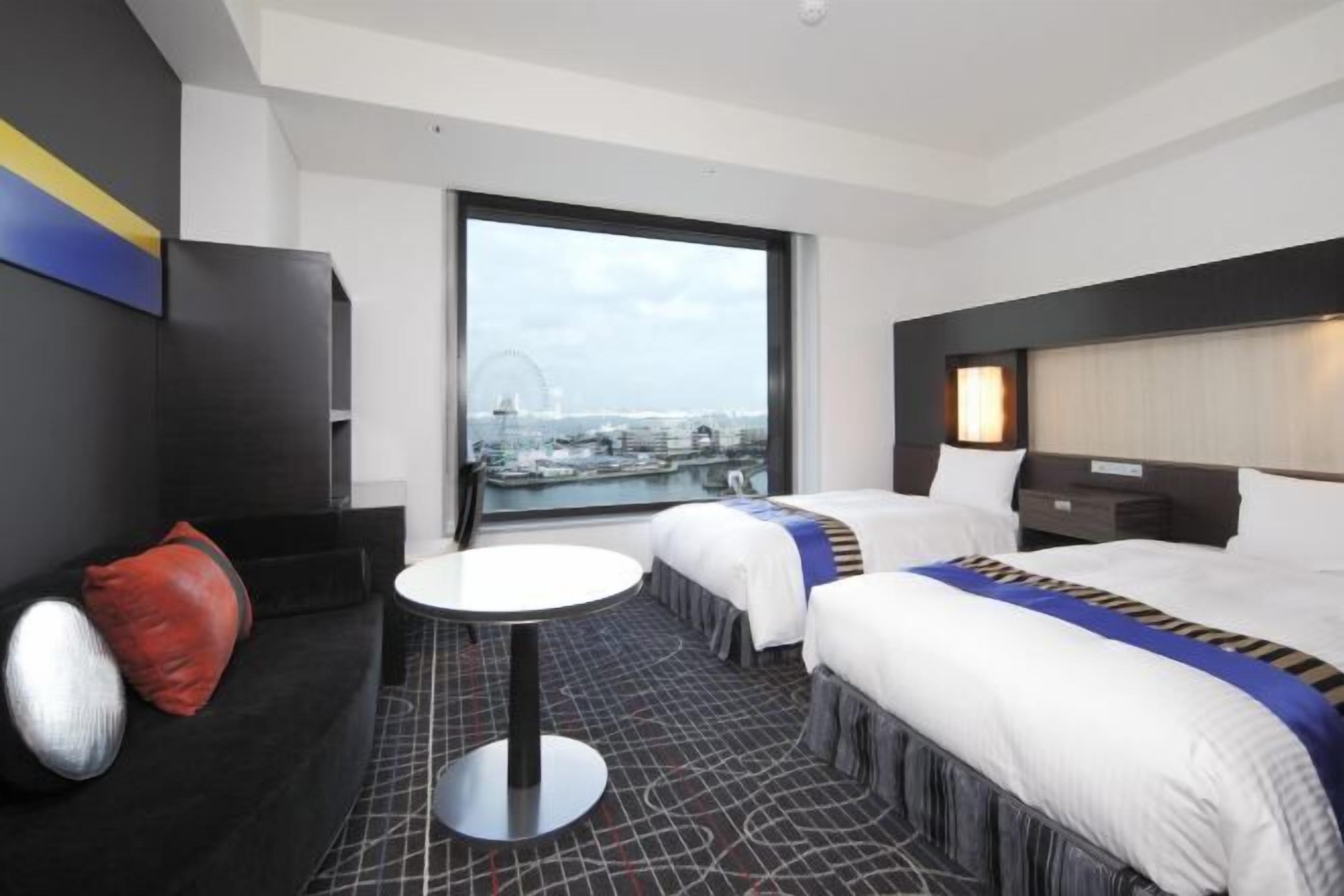 Premium bedding, in-room safe, blackout drapes, soundproofing