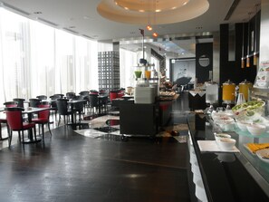 Daily buffet breakfast (JPY 3500 per person) - New Otani Inn Yokohama Premium (Yokohama)