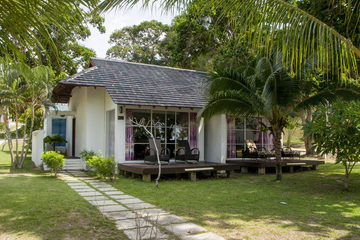 Villa, 1 King Bed, Garden View - Twin Sharing | Iron/ironing board, WiFi