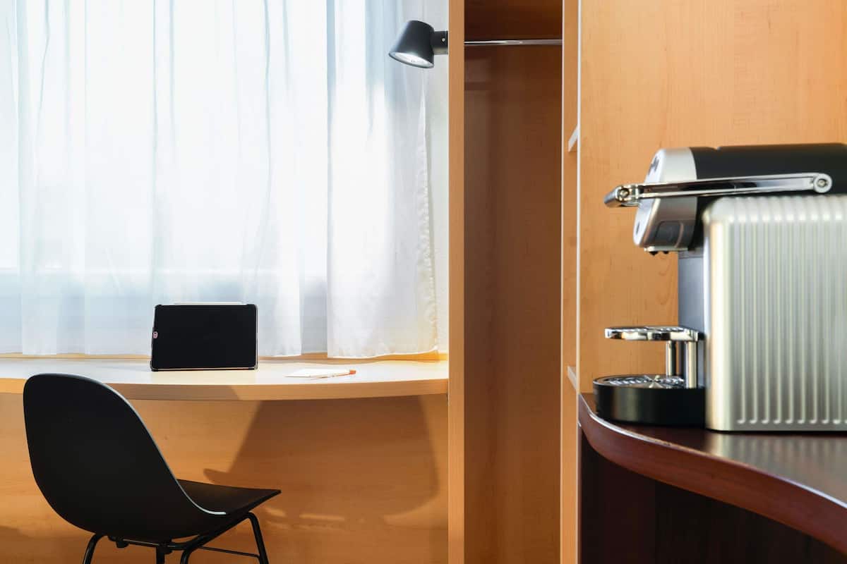 Superior Double Room, 1 Double Bed | In-room safe, desk, blackout drapes, soundproofing