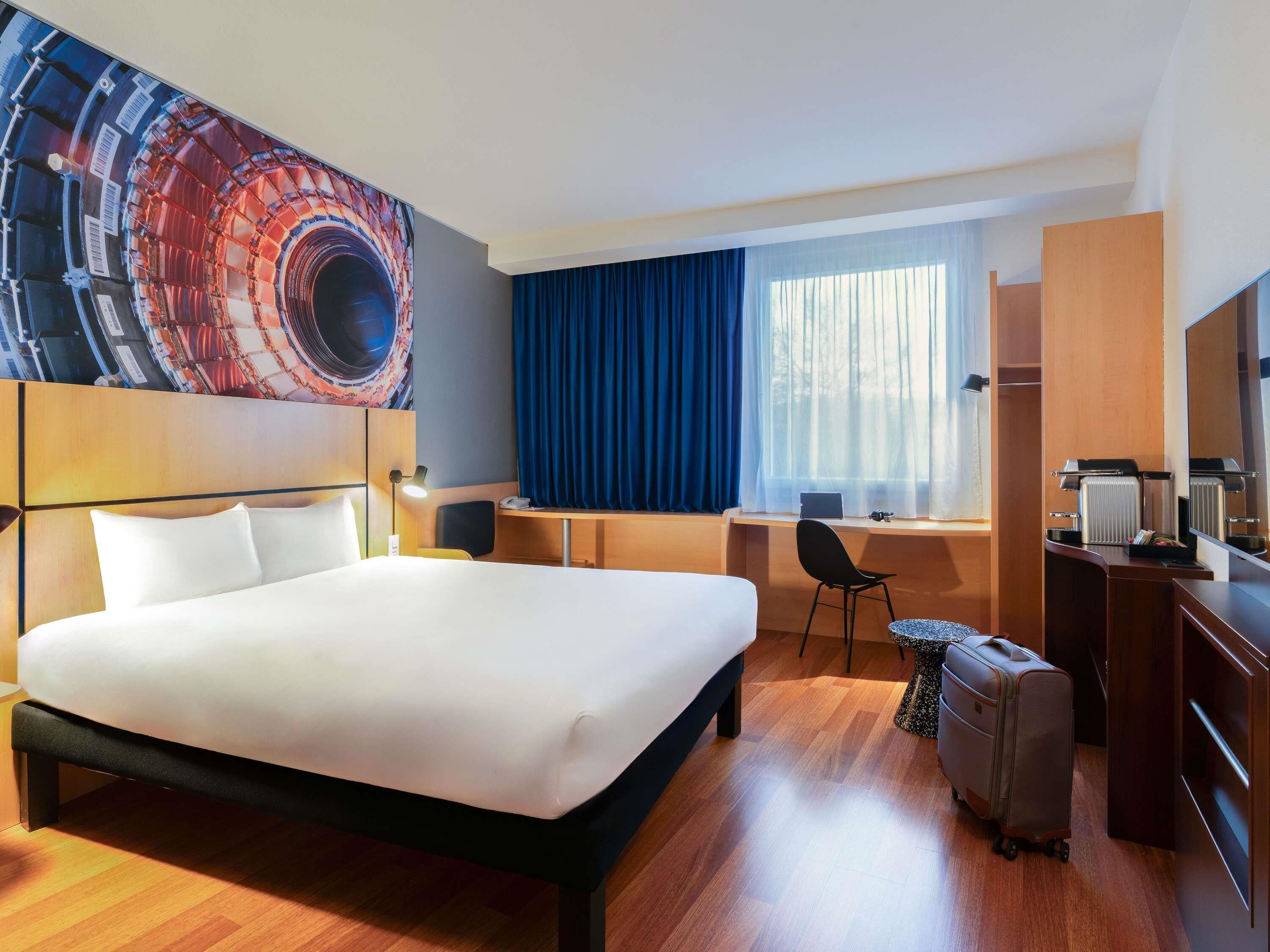 ห้องซูพีเรียดับเบิล, เตียงใหญ่ 1 เตียง | ตู้นิรภัยในห้องพัก, โต๊ะทำงาน, ผ้าม่านกันแสง, ห้องเก็บเสียง