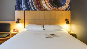 Double Room, 1 Double Bed | In-room safe, desk, blackout drapes, soundproofing