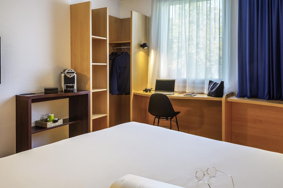 Superior Double Room, 1 Double Bed | In-room safe, desk, blackout drapes, soundproofing