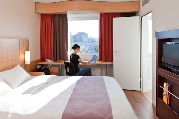 Zweibettzimmer, 2 Einzelbetten | Zimmersafe, Schreibtisch, Verdunkelungsvorhänge, schallisolierte Zimmer