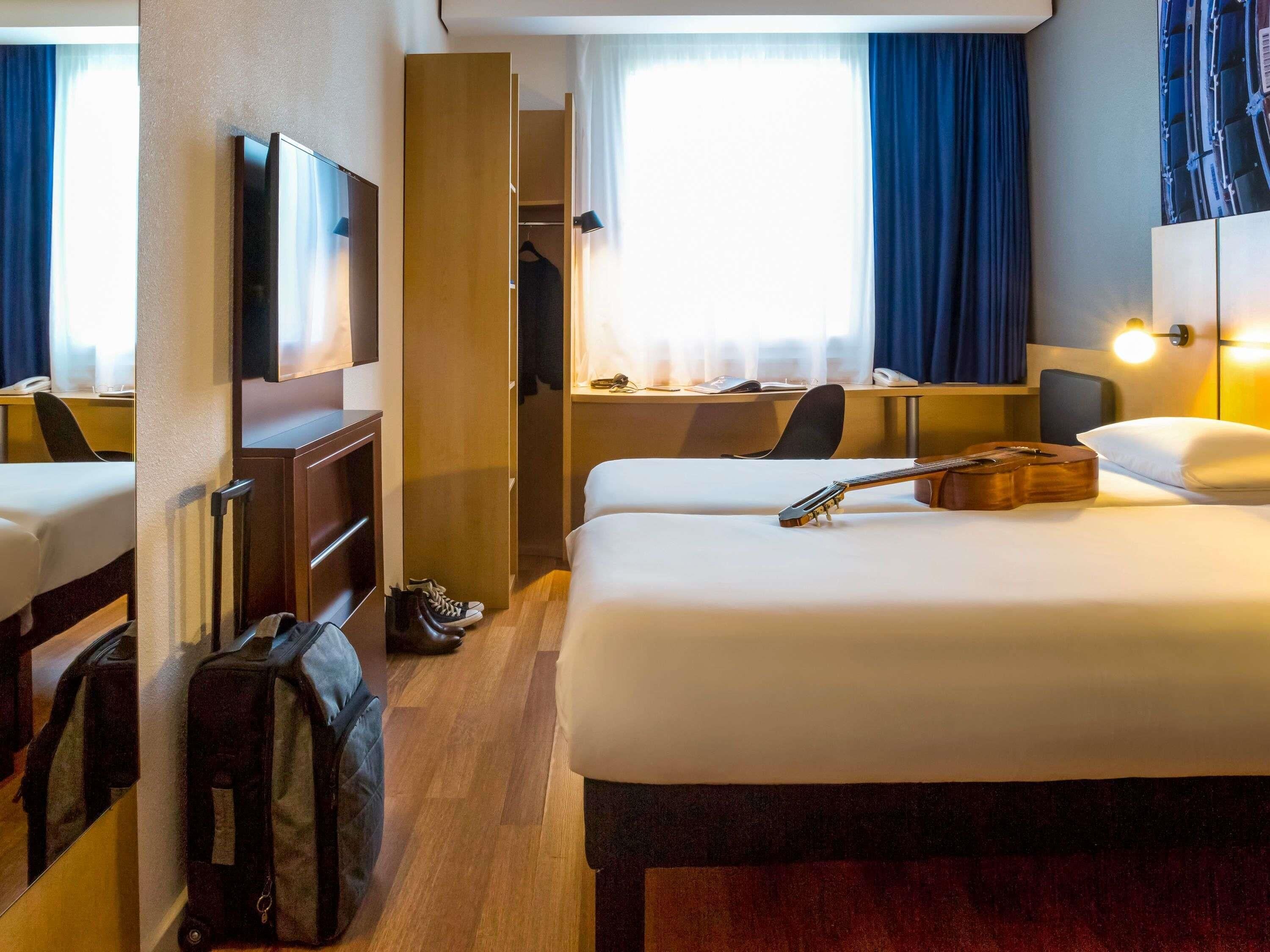 Twin Room, 2 Twin Beds | In-room safe, desk, blackout drapes, soundproofing