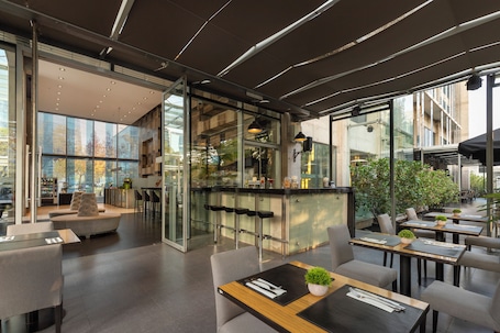 Snack bar. Best Western Premier Marina Las Condes