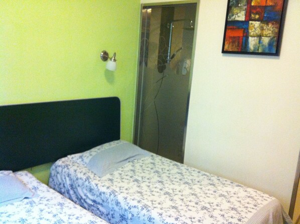 Standard Room, 2 Twin Beds | Desk, blackout drapes, iron/ironing board, free wired internet