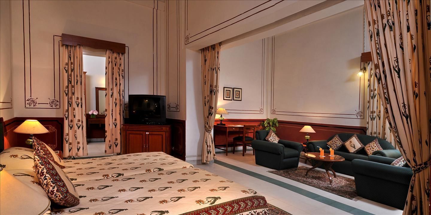 presidential suite, 1 queen bed | premium bedding, pillow-top beds, in-room safe, individually decorated