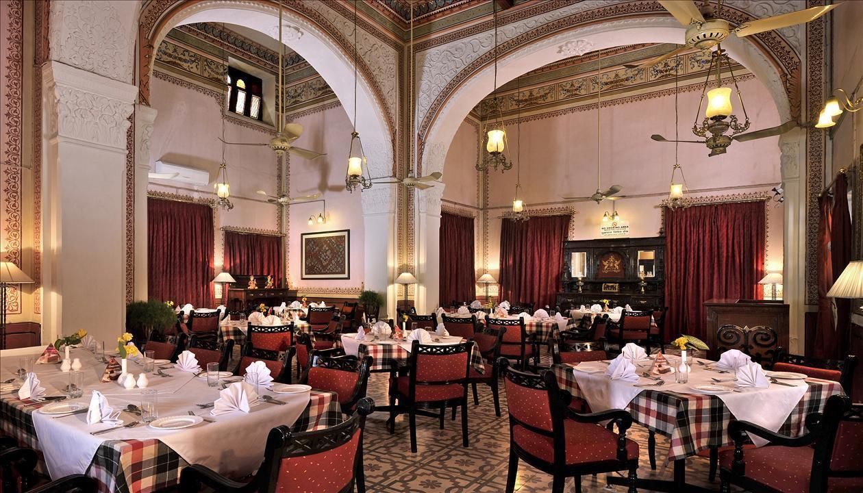 breakfast, lunch and dinner served