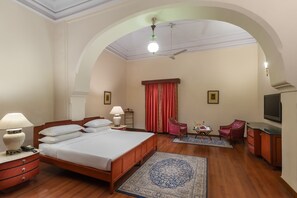 Deluxe Room | Premium bedding, pillow-top beds, in-room safe, individually decorated