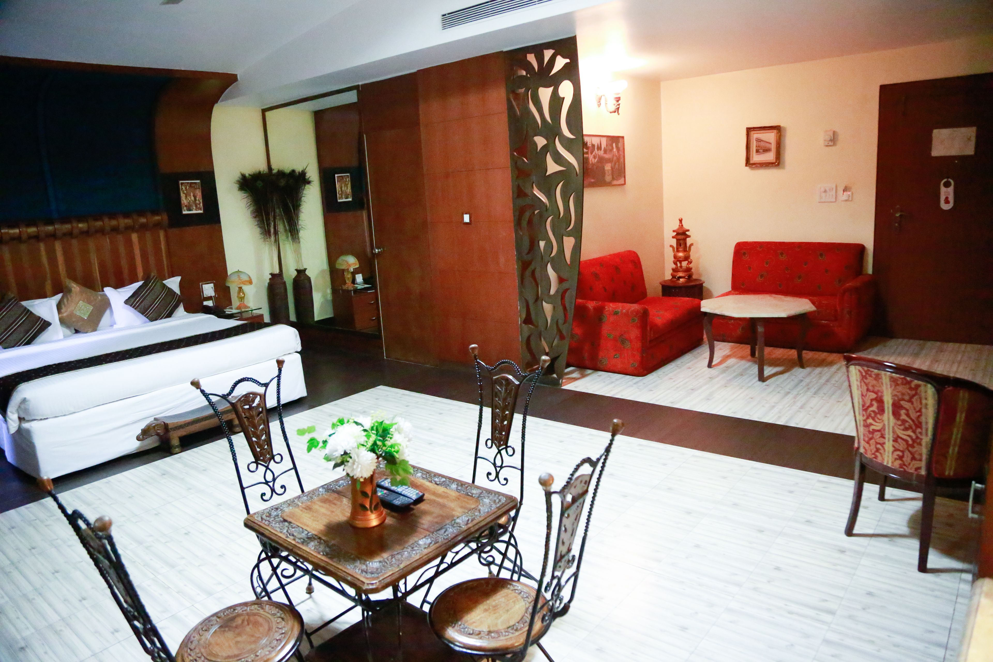 Premium bedding, desk, rollaway beds, free WiFi