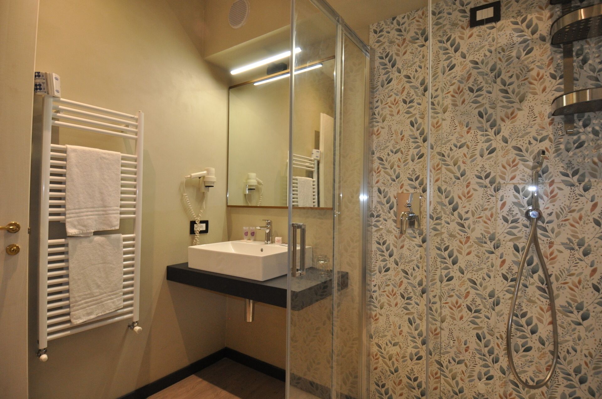premium quadruple room | bathroom | combined shower/bathtub, free toiletries, hair dryer, bidet