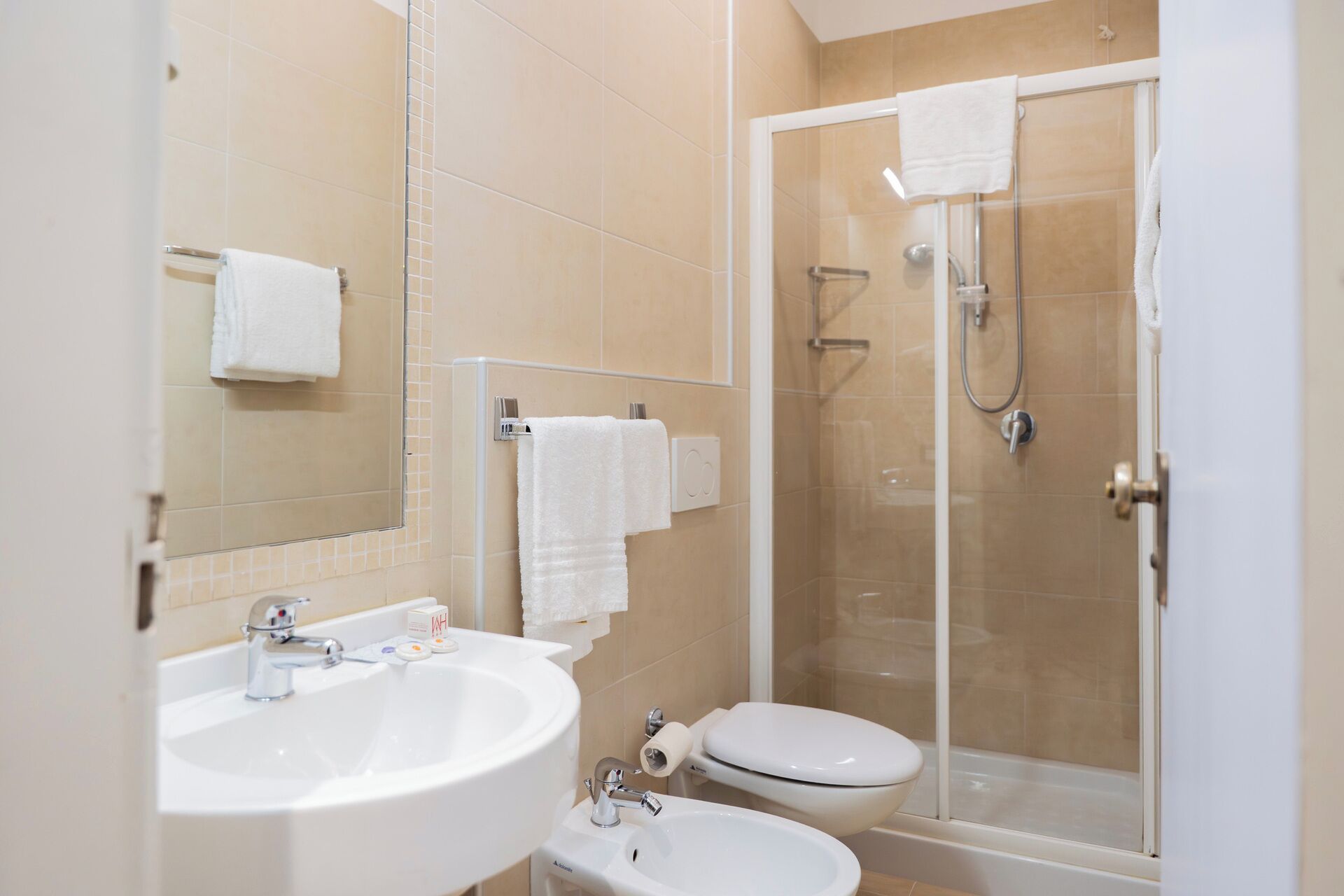 double room single use, balcony | bathroom | combined shower/bathtub, free toiletries, hair dryer, bidet