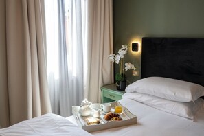 In-room safe, individually furnished, desk, soundproofing - Cavour 30TRE - Hotel Moderno (Stresa)