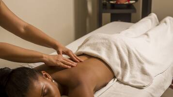 Aire de soins extérieure, exfoliation, service de massage