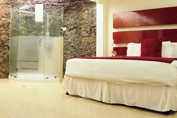 1 bedroom, premium bedding, down duvets, pillow-top beds